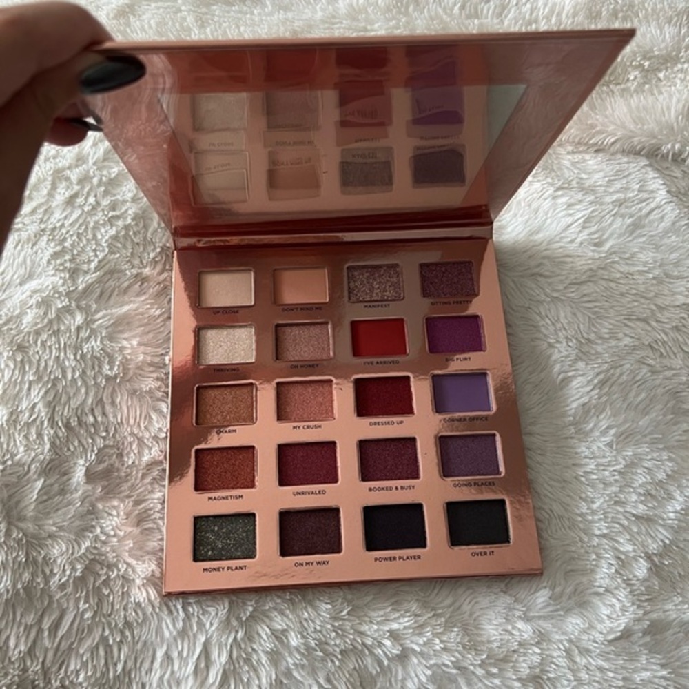 Iconic London eyeshadow palette